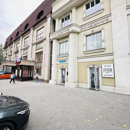 Center Capsule Hotel Alma-Ata Exteriör bild