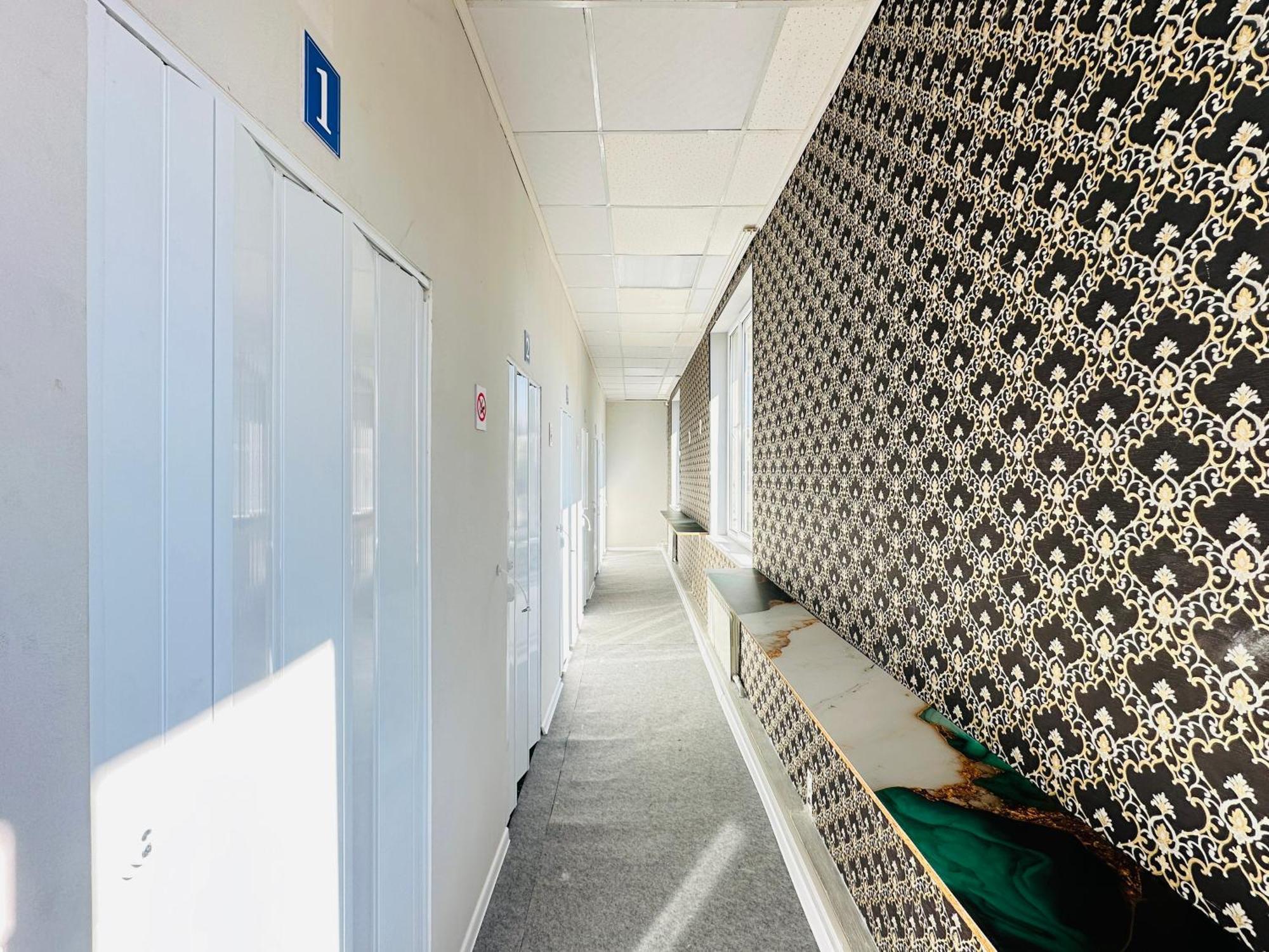 Center Capsule Hotel Alma-Ata Exteriör bild