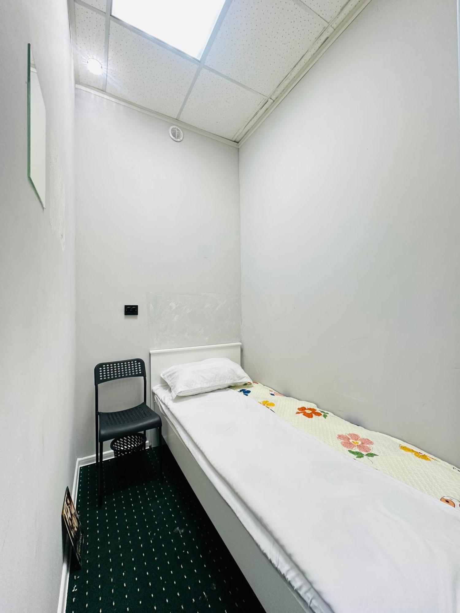 Center Capsule Hotel Alma-Ata Exteriör bild