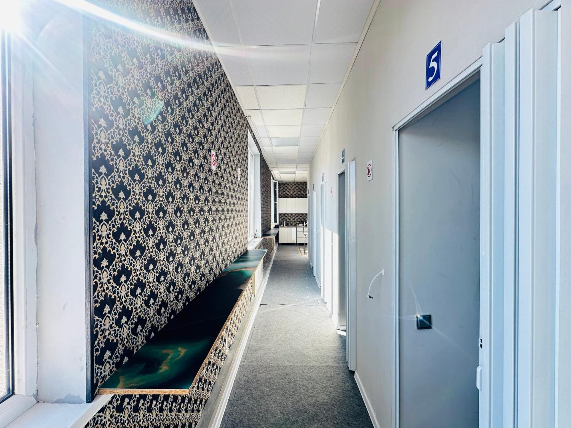 Center Capsule Hotel Alma-Ata Exteriör bild