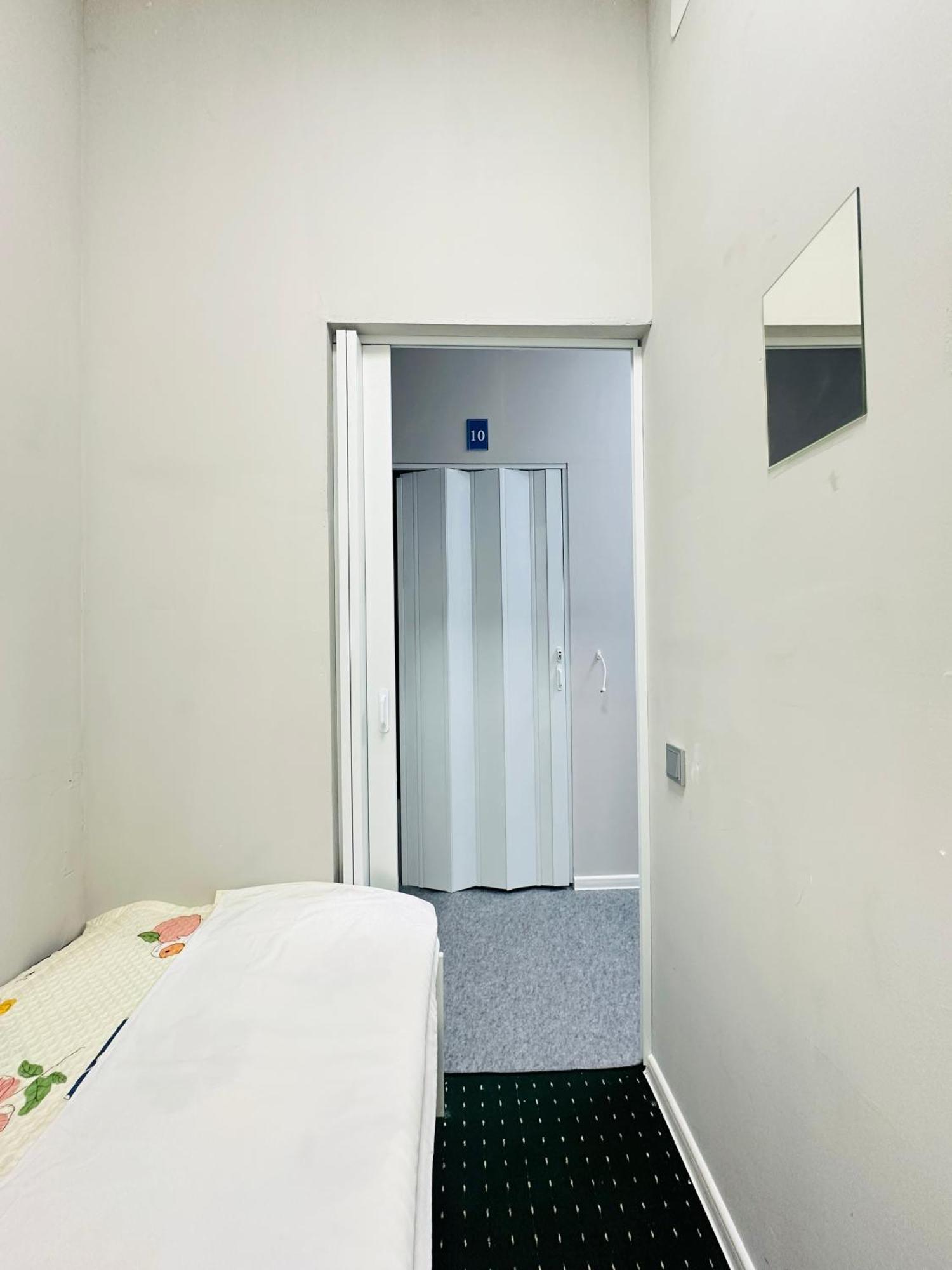 Center Capsule Hotel Alma-Ata Exteriör bild